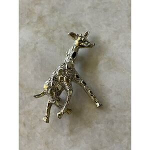 Gerry gold tone giraffe brooch  vintage